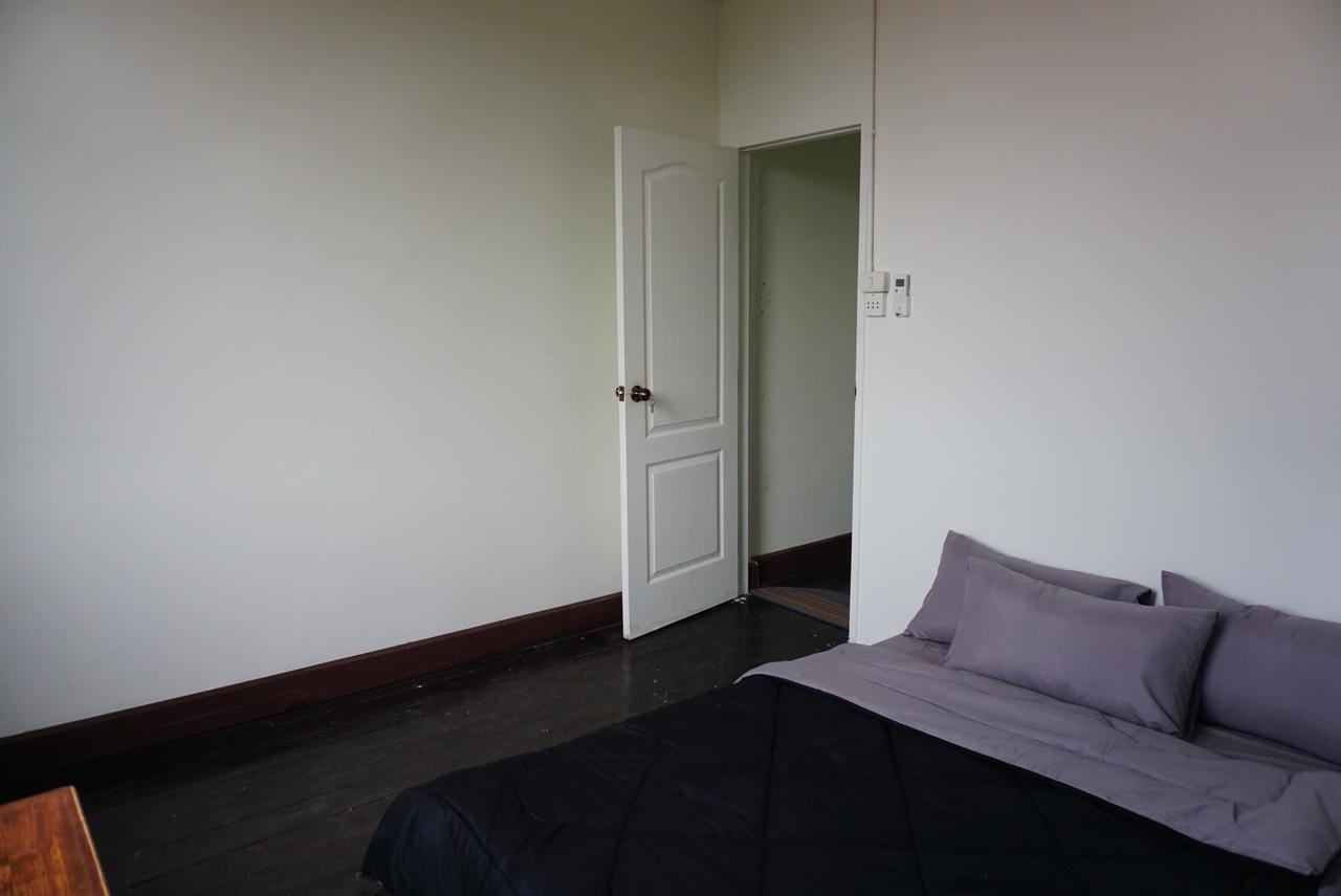 Sla Bar N'Bed Hostel กรุงเทพมหานคร ภายนอก รูปภาพ