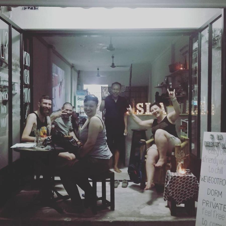 Sla Bar N'Bed Hostel กรุงเทพมหานคร ภายนอก รูปภาพ