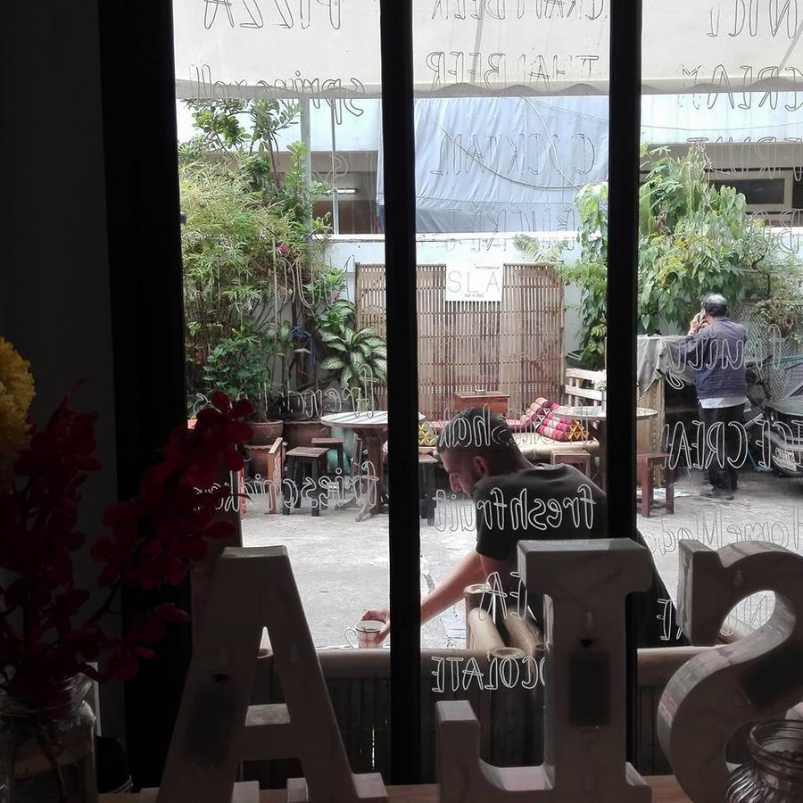 Sla Bar N'Bed Hostel กรุงเทพมหานคร ภายนอก รูปภาพ