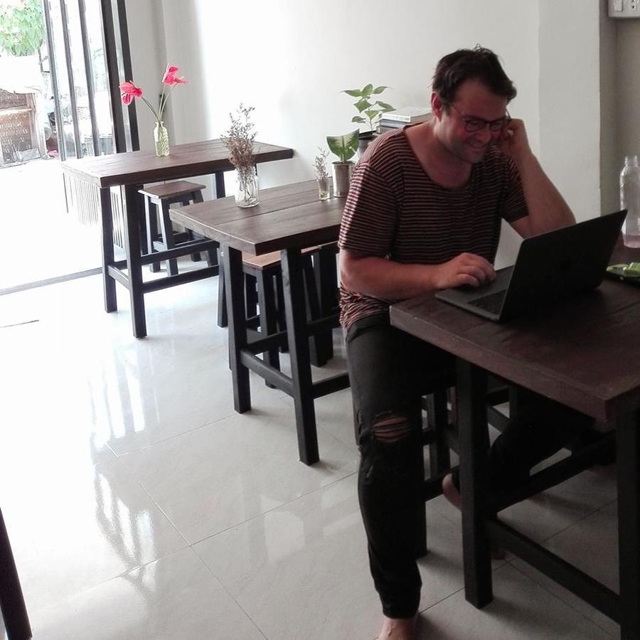Sla Bar N'Bed Hostel กรุงเทพมหานคร ภายนอก รูปภาพ